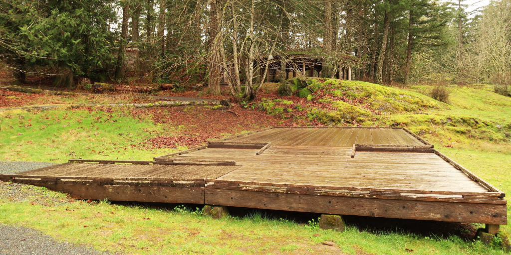 Accessible camping platforms connected by trails designed to support inclusive participation and progressive levels of challenge. (Image: S. Careri)