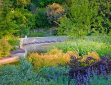 In the transition from the elevated table lands into the former quarry both water and visitor circulation complement each other in the reading of the site.