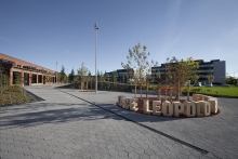 Vue du seuil de la Place Léopold Beaulieu, nouvelle place publique dans le Techn