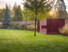 The new planting accents strengthen the transition from the entry drive into the lawn, reinforcing the expression of an expanded landscape room, complete with the striking pre-existing folly.
