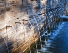 The water feature in The Dalglish Family Courtyard expresses the origin and continuity of the water features on the site.