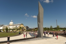 Water Plaza and ‘Uplift’ – court converts to stage location for great lawn perfo